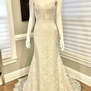 Stunning Madi Lane Carlyle Wedding Dress. New with tags